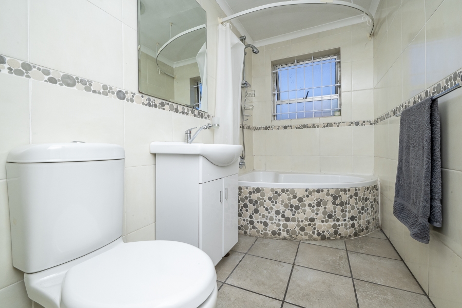 3 Bedroom Property for Sale in De Oude Spruit Western Cape